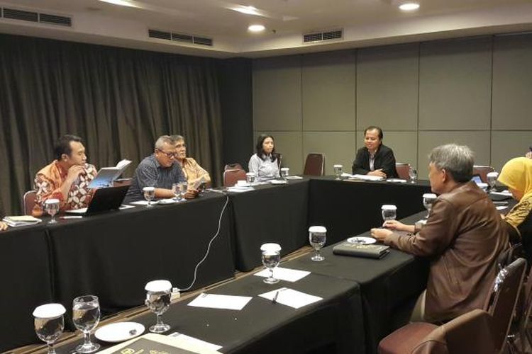 KPU DKI Jakarta melakukan rapat konsultasi dengan KPU RI untuk mengantisipasi terjadinya putaran kedua Pilkada DKI Jakarta 2017 di Kawasan Menteng, Jakarta Pusat, Senin (20/2/2017).