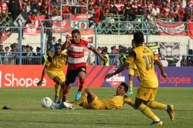 Laga lanjutan pekan ke-18 Liga 1 2019 antara Madura United vs Barito Putera di Stadion Gelora Bangkalan, Sabtu (14/9/2019). 