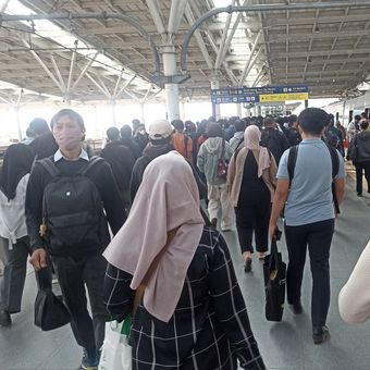 Ilustrasi rutinitas pekerja di Jakarta 
