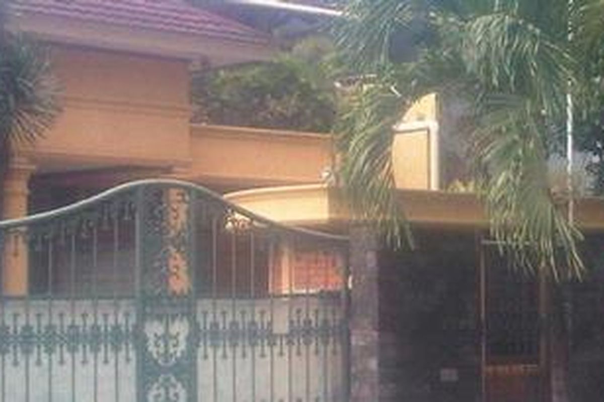 Rumah Nunun Nurbaerti, tersangka kasus suap pemberian cek pelawat dalam pemilihan Gubernur Senior BI di Jalan Cipete Raya No. 39 C, RT.02/RW04, Cipete, Jakarta Selatan. Rumah istri mantan Wakapolri Adang Darajdatun itu tampak sepi, setelah Nunun ditangkap dari pelariannya di Bangkok, Thailand, Jumat (9/12/2011).