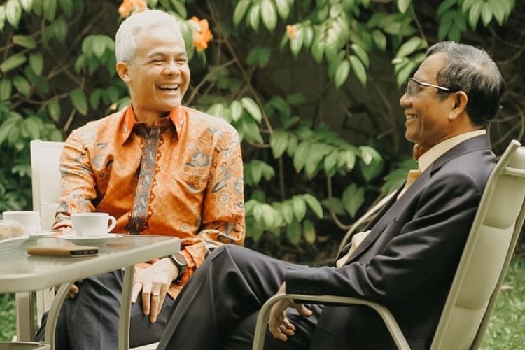Saat Eks Gubernur Jawa Tengah Ganjar Pranowo dan Menkopolhukam Mahfud MD melakukan pertemuan. 