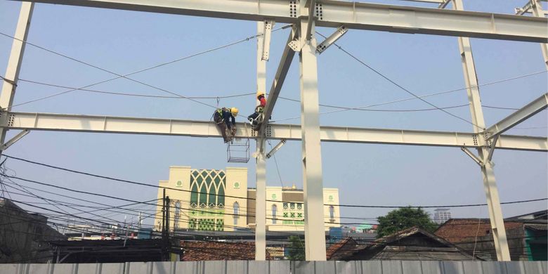 Proyek pengerjaan Skybridge Tanah Abang, Jakarta Pusat, telah memasuki tahap kedua. Pada proses pembangunan tahap kedua ini, proyek pembangun skybridge telah berada pada zona B. 