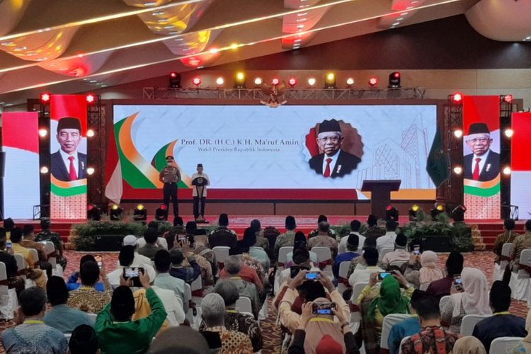 Wakil Presiden Ma'ruf Amin memberikan sambutan dalam acara peresmian Bank Riau Kepri Syariah (BRK Syariah) di Pekanbaru, Kamis (25/8/2022).  