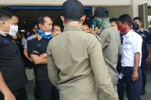 Menolak Tutup di Tengah Wabah Covid-19, Karyawan Toko Alat Mebel di Makassar Adu Mulut dengan Satpol PP