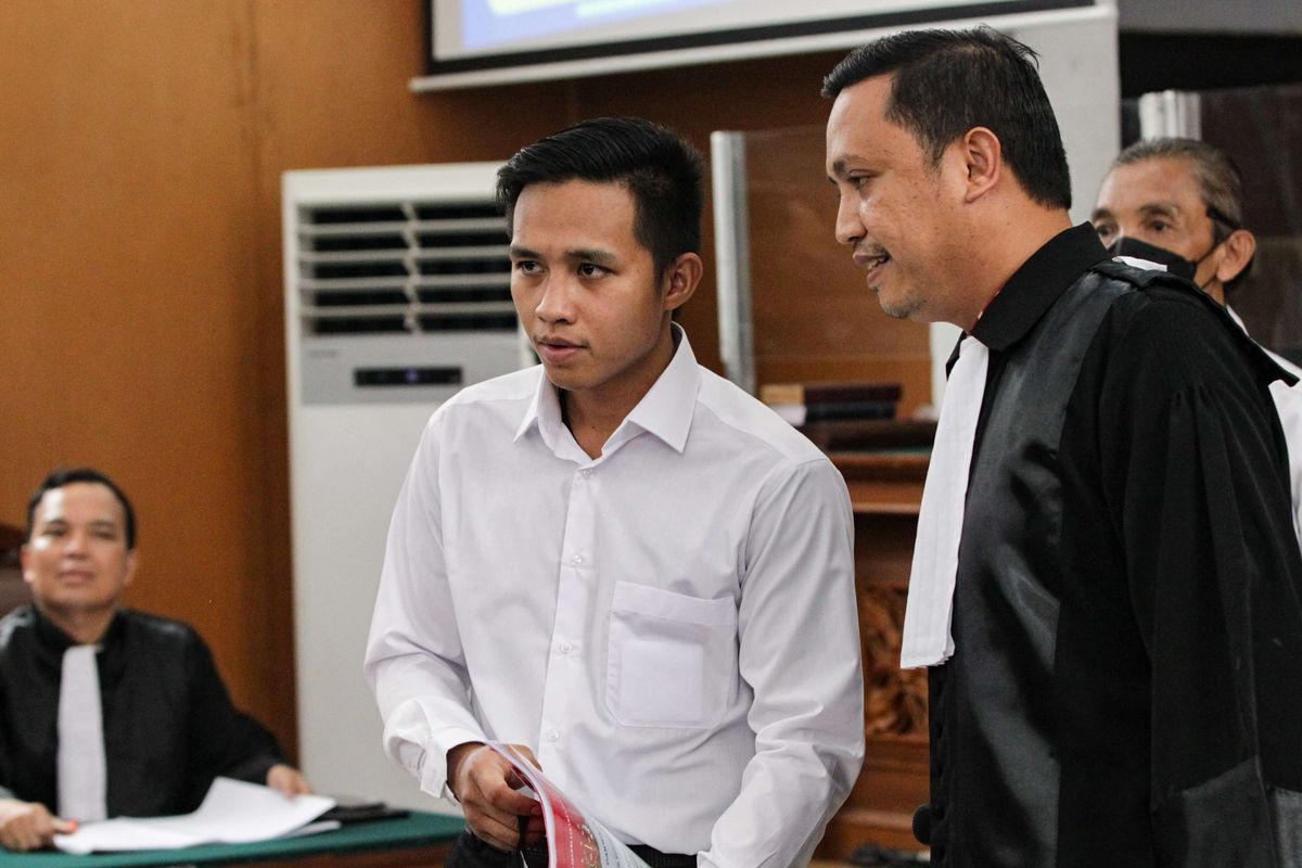 Terdakwa pembunuhan berencana terhadap Nofriansyah Yosua Hutabarat atau Brigadir J, Richard Eliezer menjalani sidang pembacaan dakwaan di Pengadilan Negeri Jakarta Selatan, Selasa (18/10/2022).