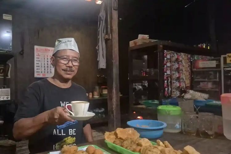Sabar Menabung di Kaleng Roti Sejak 2005, Pasangan Penjual Kopi di Ponorogo Akhirnya Berangkat Haji