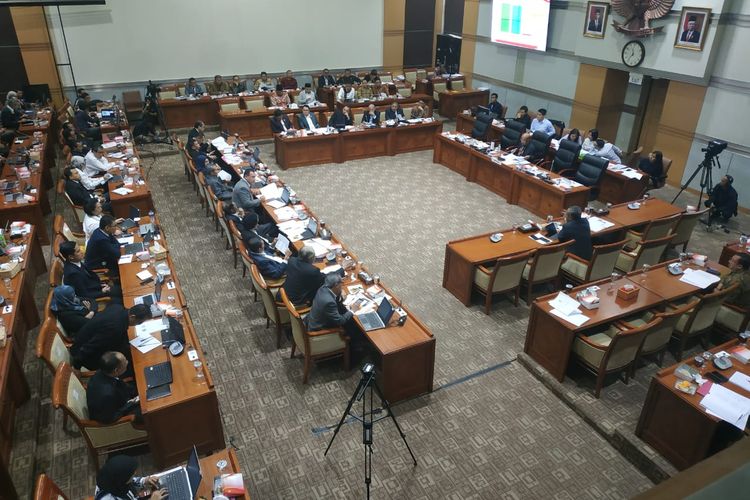 Rapat dengar pendapat Dewas dan komisioner KPK dengan Komisi III DPR di Kompleks Parlemen, Senayan, Jakarta, Senin (27/1/2020).