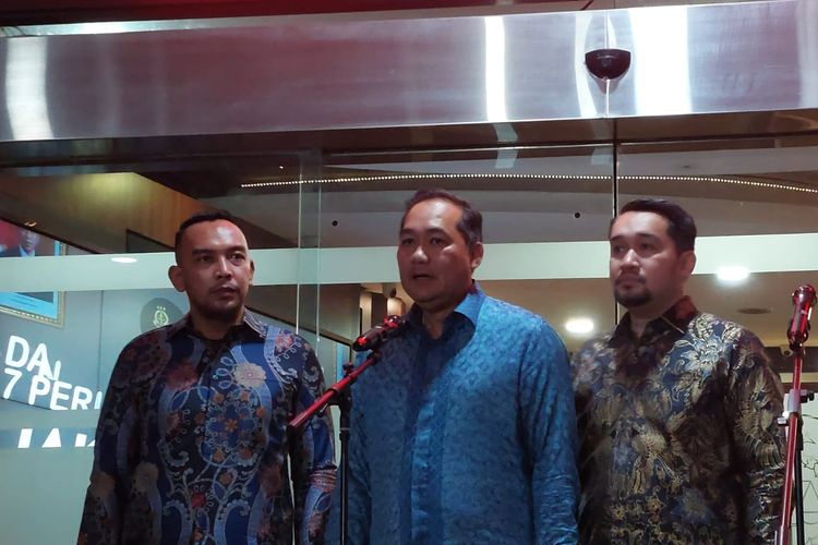 Mantan Menteri Perdagangan (Mendag) M Lutfi di Lobi Gedung Bundar Jampidsus, Kejaksaan Agung, Jakarta, Rabu (9/8/2023).