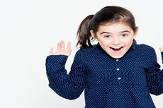 Akibat Tumor Otak, Gadis Kecil Ini Tak Bisa Berhenti Tertawa