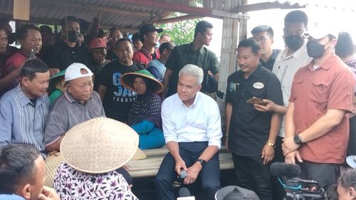 Curhat soal Pupuk ke Ganjar, Petani Bawang Merah: Diisukan Pak Ganjar yang Bikin Mahal