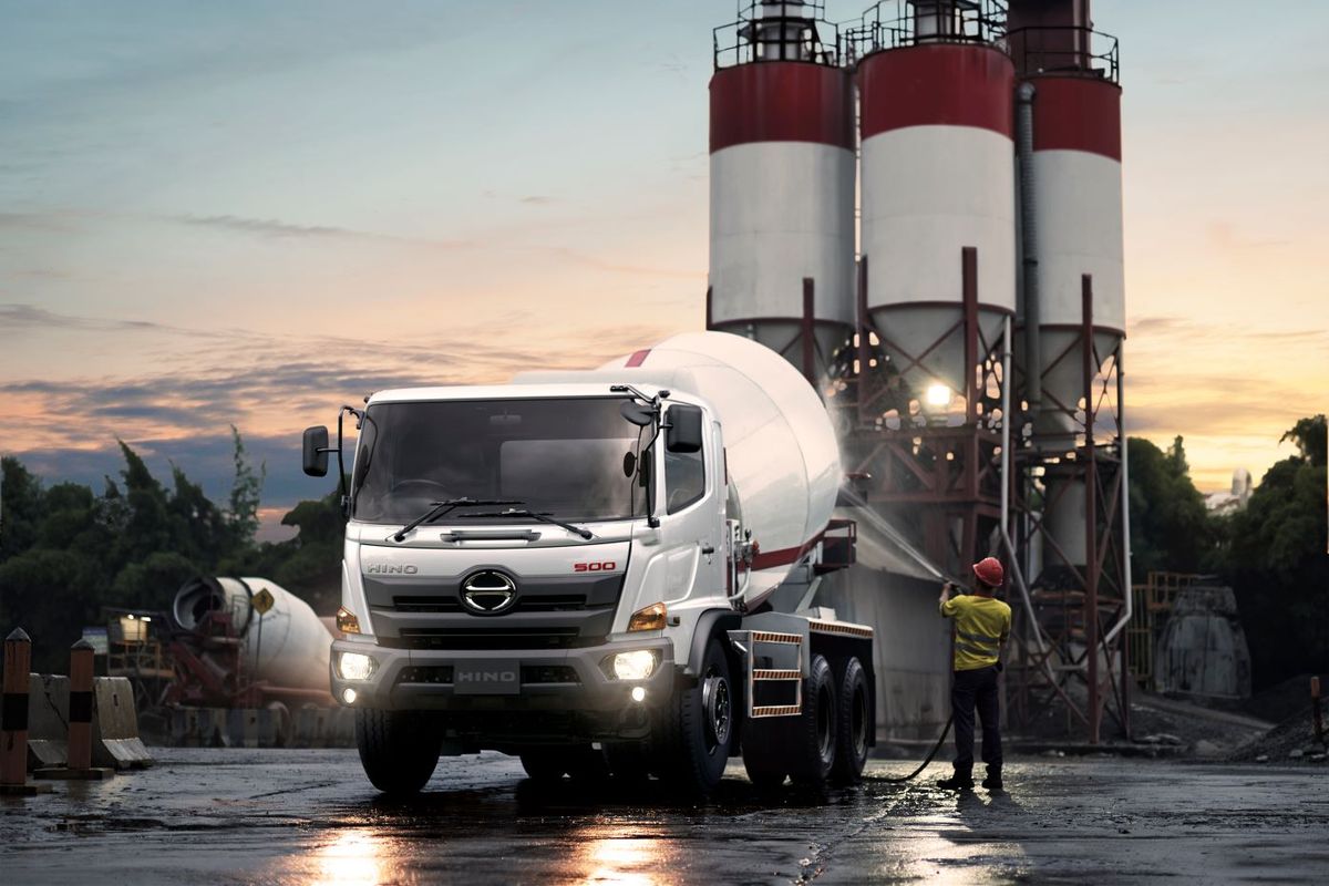 Produk Hino yang sudah memakai sistem common rail