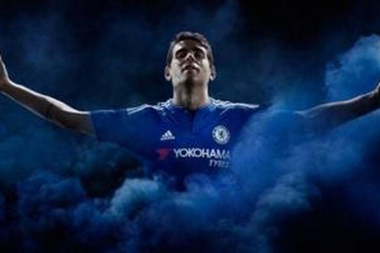 Oscar tampil dalam peluncuran jersey Chelsea untuk 2015-16.