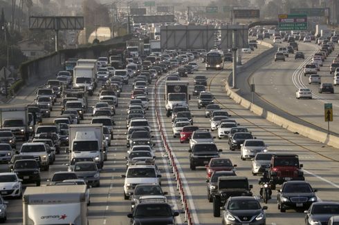 Kronologi Demo Buruh di Ruas Tol Cipularang yang Sebabkan Macet hingga Malam Hari