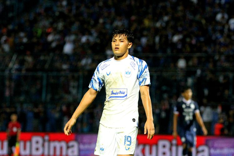 Pemain PSIS Semarang Alfeandra Dewangga.