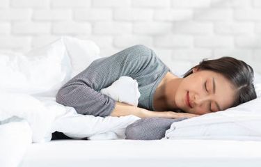 tips tidur nyenyak bagi penderita asam lambung.