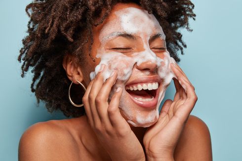 7 Cara Mencuci Muka yang Benar agar Terhindar dari Jerawat