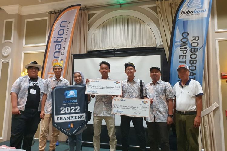 Tim Barunastra menjadi juara umum ajang Roboboat Competition (IRC) 2022.