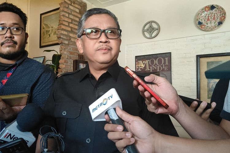 Sekretaris Jenderal PDI-P Hasto Kristiyanto ditemui di kawasan Cikini, Jakarta Pusat, Selasa (2/4/2024).