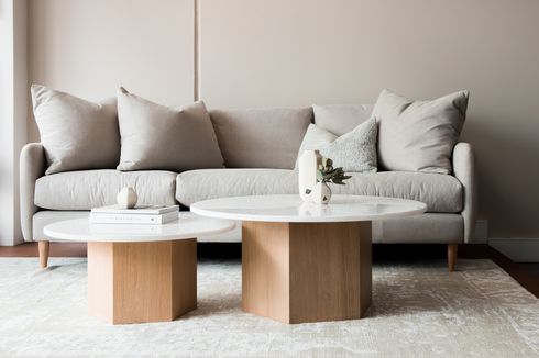 4 Ide Dekorasi Coffee Table untuk Mempercantik Tampilan Ruang Tamu