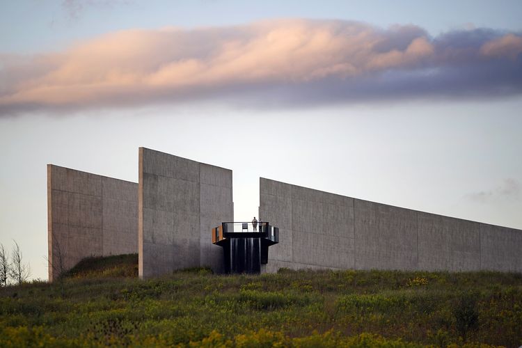 Tugu peringatan jatuhnya United Airlines Flight 93, satu dari empat pesawat yang dibajak dalam serangan 11 September 2001, di Shanksville, Pennsylvania, saat difoto pada 10 September 2021.