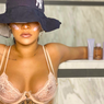 Rihanna Ingatkan agar Tak Lupa Gunakan Tabir Surya