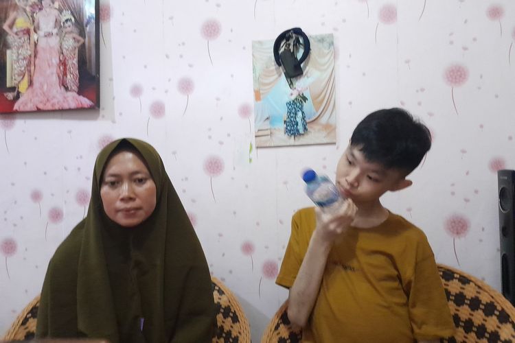 Siti Aisah (37) mantan PMI asal Karawang yang merawat anak mantan majikan ditemui di rumahnya, Desa Kamojing, Cikampek, Karawang, Jabar, Sabtu (3/6/2023).