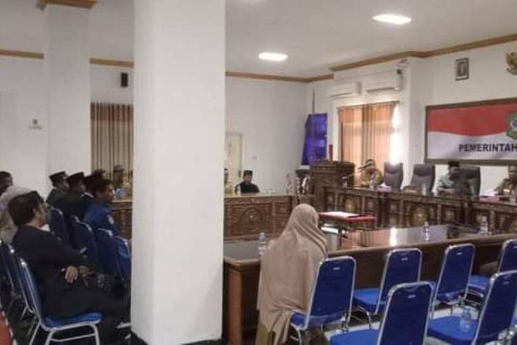 Suasana di ruang pelantikan para pejabat lingkup Pemkot Bima, Senin (25/9/2023)