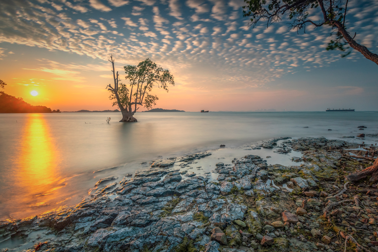 Pantai Tanjung Pinggir di Sekupang, Batam