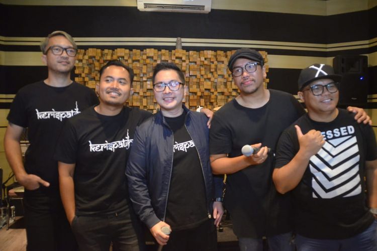 Band Kerispatih bersama Badai dan Sammy Simorangkir saat ditemui usai latihan di Practice Studio Room, Kuningan, Jakarta Selatan, Selasa, (29/1/ 2019).
