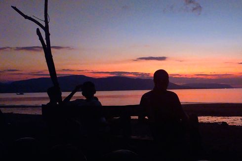 Pantai SUT Dampek, Tempat Berjemur dan Selfie di Lambaleda Utara NTT