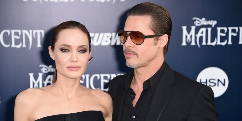 Pasangan Angelina Jolie dan Brad Pitt menghadiri pemutaran perdana film Maleficent di El Capitan Theatre di Hollywood, California, pada 28 Mei 2014. TMZ melaporkan, Jolie menggugat cerai Brad Pitt setelah 12 tahun bersama.