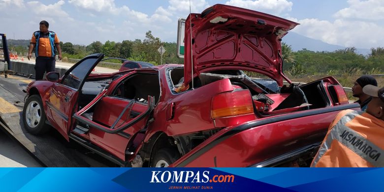 Mercy dengan Truk  Brimob Tabrakan Penting Jaga  Jarak  Aman 