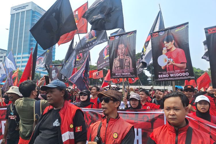 Demo di Depan Gedung DPR, Buruh Minta UU Cipta Kerja Dihapus