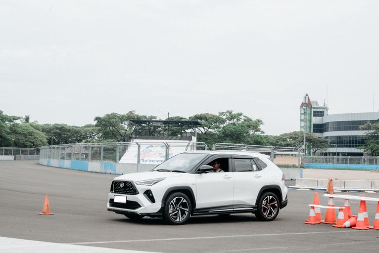 Aspek keamanan pun menjadi perhatian utama Toyota dalam merancang All-New Yaris Cross. Kendaraan SUV ini telah dilengkapi berbagai advance safety feature untuk keamanan berkendara di jalan. 