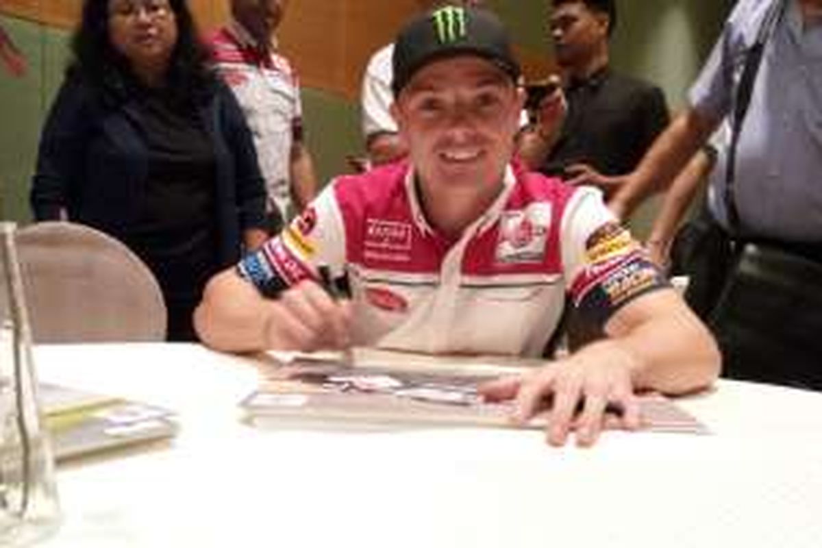 Pebalap Moto2 dari Tim Gresini Federal Oil, Sam Lowes berjumpa dengan 100 pecinta balap dari Indonesia di Kuala Lumpur, Malaysia, Sabtu (29/10/2016).