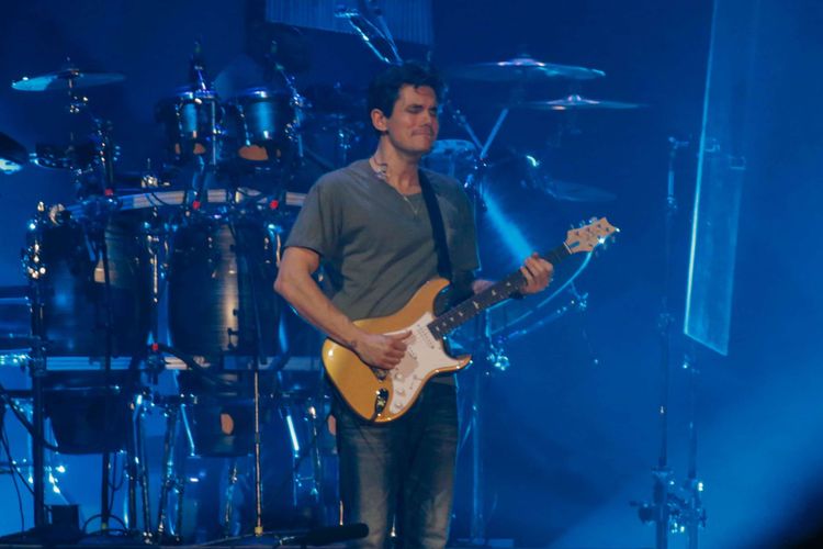 John Mayer saat tampil di acara konsernya di ICE, BSD City, Tangerang, pada Jumat (5/4/2019). Dalam konser yang bertajuk John Mayer World Tour 2019 ini John akan tour di beberapa negara seperti China, Thailand, Australia dan lain-lain