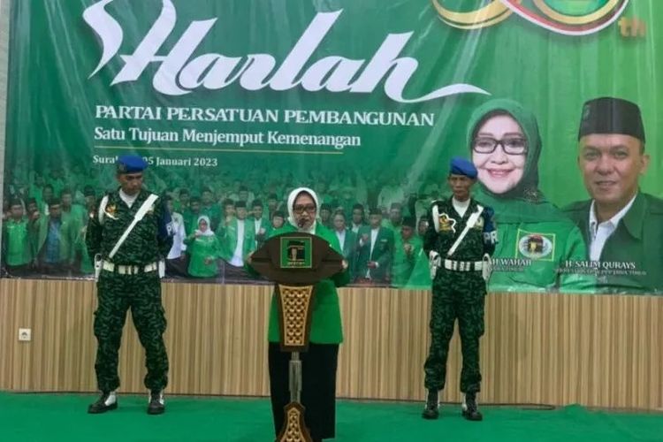 Ketua Partai Persatuan Pembangunan (PPP) Jatim Mundjidah Wahab memberi sambutan saat peringatan Harla ke-50 PPP, di Surabaya, Kamis (5/1/2023). ANTARA/HO- DPW PPP Jatim