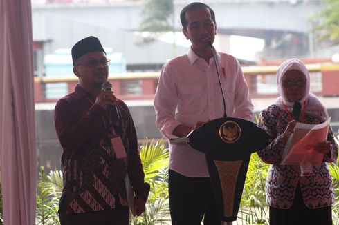 Nenek Masayu Bisik-bisik ke Jokowi di Atas Panggung, Apa Katanya?
