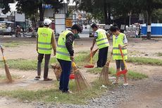 Tak Kenakan Masker, Pria Ini Dihukum Sapu Alun-alun pada Hari Ultahnya