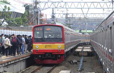 Penumpang KRL Jabodetabek. Orang kaya akan bayar tarif KRL lebih mahal.