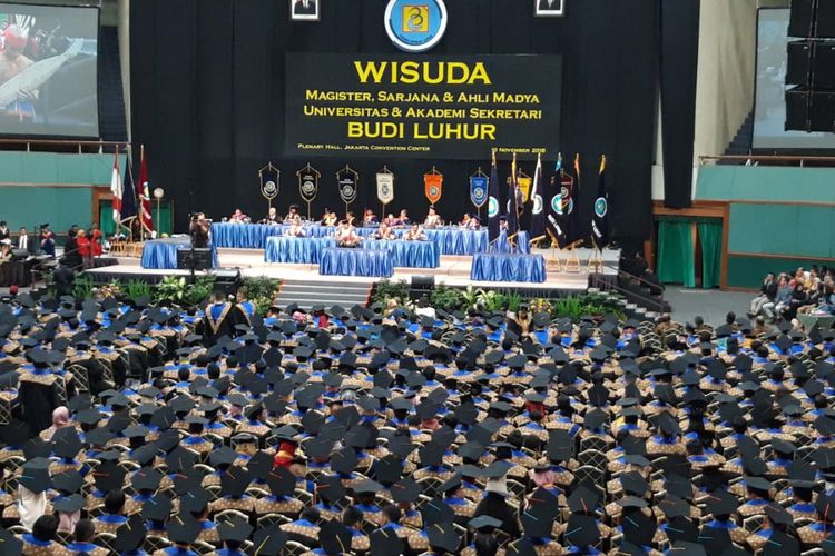 Universitas Budi Luhur menggelar wisuda 1.470 lulusannya pada 10 Nopember 2018 di Jakarta Convention Center, Jakarta.
