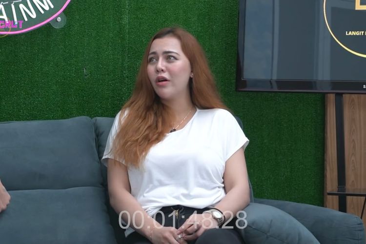 Ratu Rizky Nabila berbincang dengan Nikita Mirzani. (Bidikan layar YouTube Langit Entertainment). 