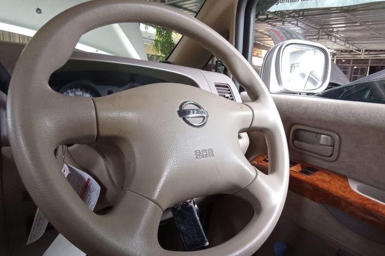 Driver airbag bisa mengembang bila terjadi kecelakaan.