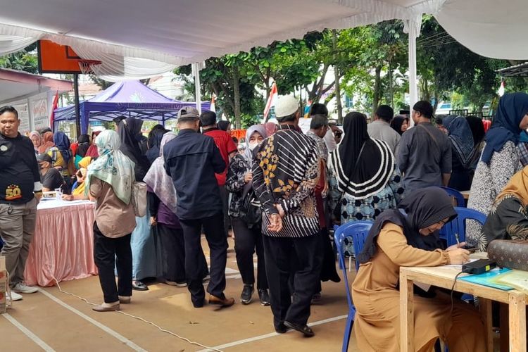 Suasana pelayanan terpadu bagi pelaku UMKM di RIS Kota Metro, Jumat (9/9/2022)