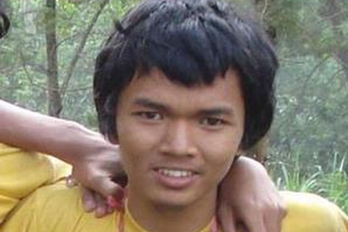 Andika Listyono Putra, mahasiswa S1 Jurusan Adminsitrasi Negara Fisipol UGM 2008.  