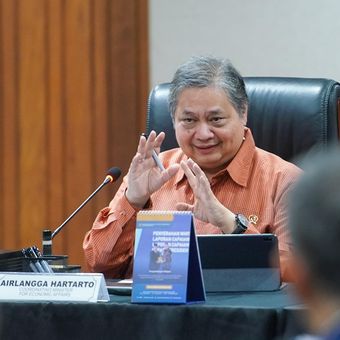 Menteri Koordinator Bidang Perekonomian (Menko Perekonomian) Airlangga Hartarto dalam pertemuan dengan delegasi European Union - ASEAN Business Council (EU-ABC) di Jakarta, Rabu (5/2/2024). 