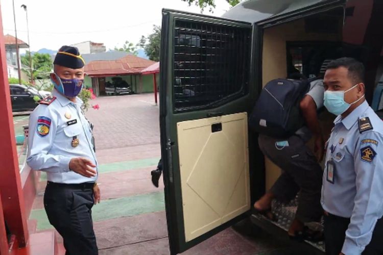 Rudi, mantan anggota MIT pimpinan Santoso, bebas bersyarat dari Lapas Polewali Mandar, Sulawesi Barat, Minggu (20/12/2020).