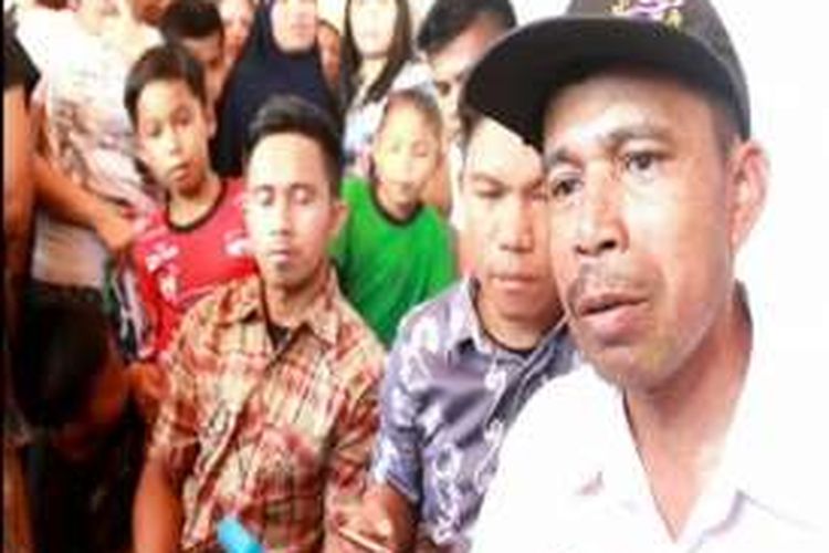 Keluarga nelayan asal Majene, Sulawesi Barat, yang disandera kelompok Abu Sayyaf di Filipina, berbicara kepada wartawan tentang komunikasi dengan korban.