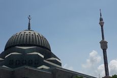 Hampir Setahun Miring, Pucuk Menara Masjid JIC Selesai Diperbaiki