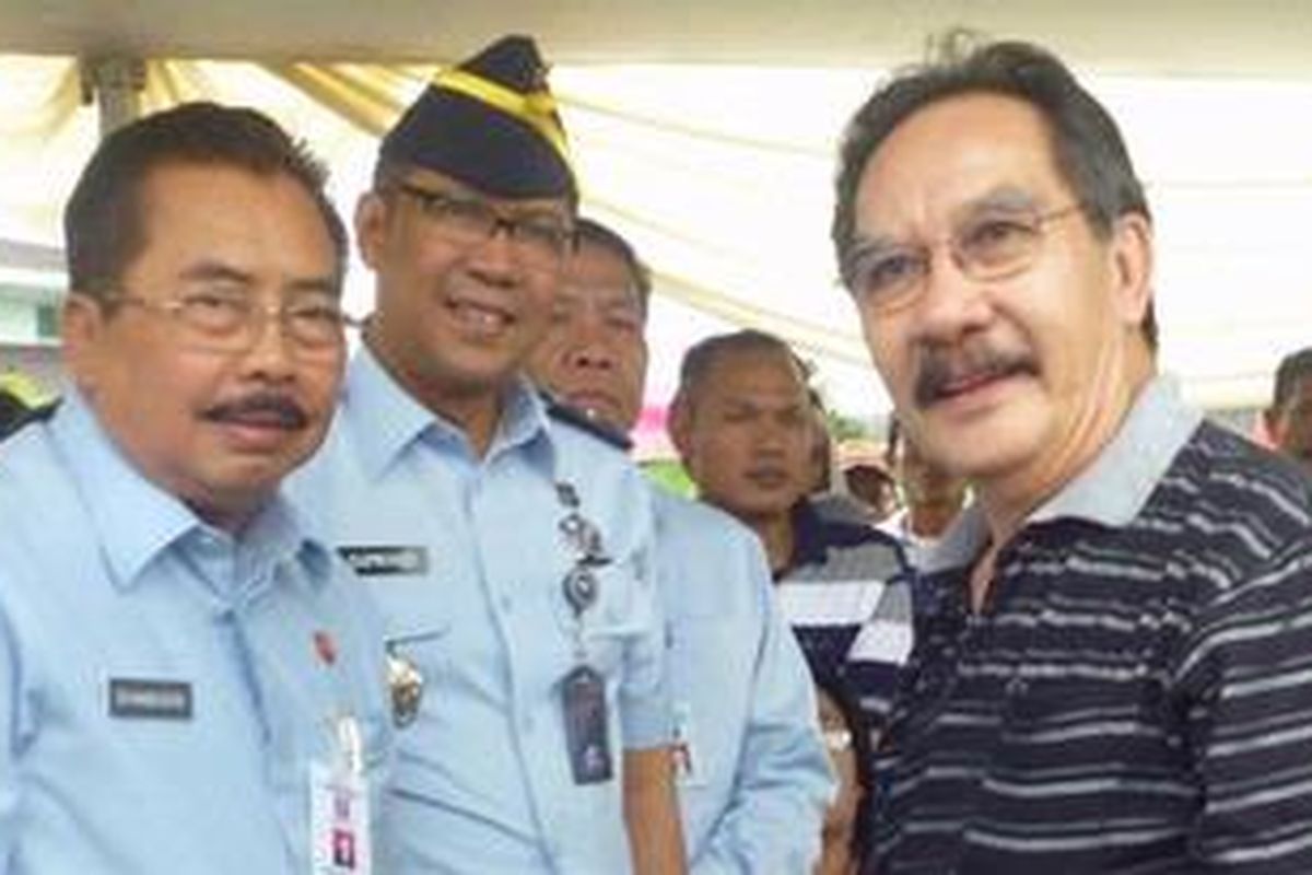 Dirjen Pemasyarakatan Kementerian Hukum dan HAM Sihabudin mendatangi terpidana Antasari Azhar di sela-sela Peringatan HUT Lapas ke-48 di Lapas Kelas 1 A Dewasa, Kota Tangerang, Senin (30/4/2012).